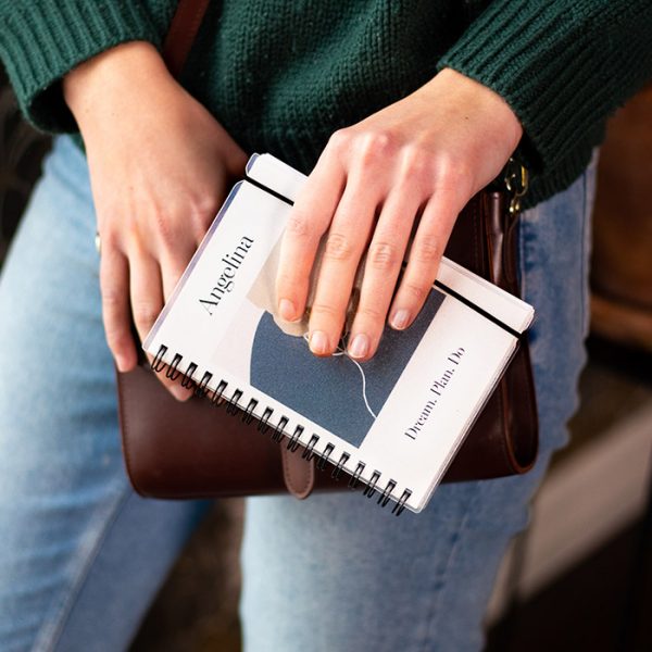 The small a6 planner fits perfectly in your handbag